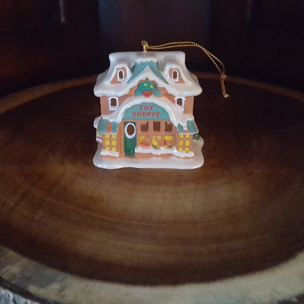 *3/$15* NIB Avon Victorian Village Light Cover Orn
